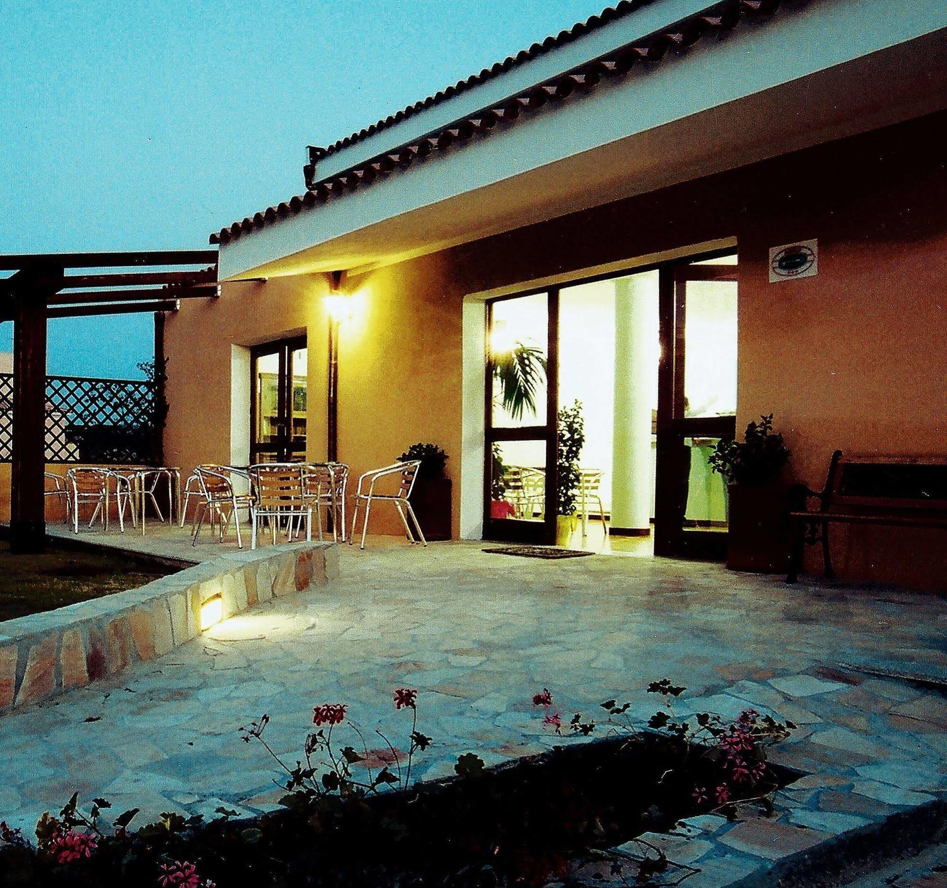 Meta Hotel Santa Teresa Gallura Exterior photo