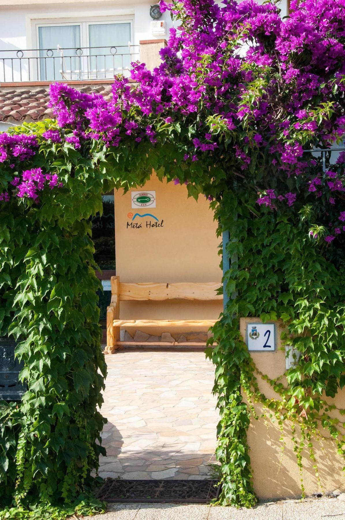 Meta Hotel Santa Teresa Gallura Exterior photo